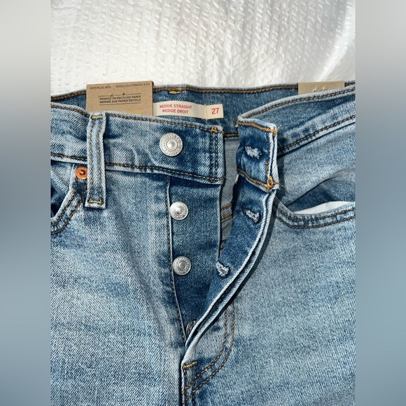NWT LEVI’S distressed wedgie straight jeans - Picture 3 of 3